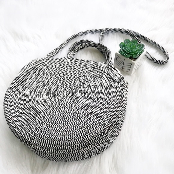 Two Tone Round Raffia Crossbody Bag - Picture 4 of 7